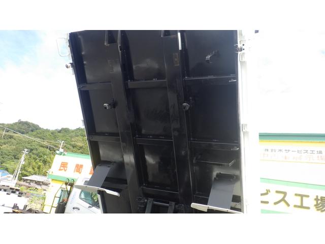 デュトロ 全低床ダンプ　積載３ｔ　５ＭＴ車両総重量　６，０４５ｋｇ　荷台内寸　長さ：３０５ｃｍ　幅：１６０ｃｍ　高さ：３７ｃｍ　コボレーン　中間ピン　ＥＳスタート（坂道発進補助装置）　アイドリングストップ　ＥＴＣ（15枚目）