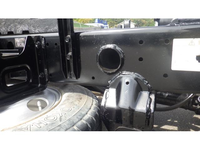デュトロ 全低床ダンプ　積載３ｔ　５ＭＴ車両総重量　６，０４５ｋｇ　荷台内寸　長さ：３０５ｃｍ　幅：１６０ｃｍ　高さ：３７ｃｍ　コボレーン　中間ピン　ＥＳスタート（坂道発進補助装置）　アイドリングストップ　ＥＴＣ（16枚目）