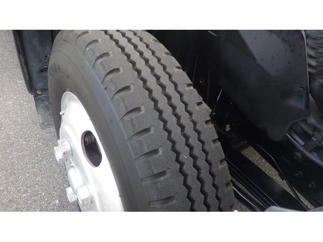 デュトロ 全低床ダンプ　積載３ｔ　５ＭＴ車両総重量　６，０４５ｋｇ　荷台内寸　長さ：３０５ｃｍ　幅：１６０ｃｍ　高さ：３７ｃｍ　コボレーン　中間ピン　ＥＳスタート（坂道発進補助装置）　アイドリングストップ　ＥＴＣ（31枚目）
