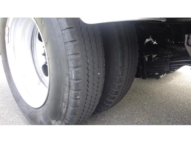 デュトロ 全低床ダンプ　積載３ｔ　５ＭＴ車両総重量　６，０４５ｋｇ　荷台内寸　長さ：３０５ｃｍ　幅：１６０ｃｍ　高さ：３７ｃｍ　コボレーン　中間ピン　ＥＳスタート（坂道発進補助装置）　アイドリングストップ　ＥＴＣ（33枚目）