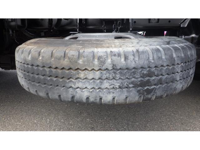 デュトロ 全低床ダンプ　積載３ｔ　５ＭＴ車両総重量　６，０４５ｋｇ　荷台内寸　長さ：３０５ｃｍ　幅：１６０ｃｍ　高さ：３７ｃｍ　コボレーン　中間ピン　ＥＳスタート（坂道発進補助装置）　アイドリングストップ　ＥＴＣ（38枚目）
