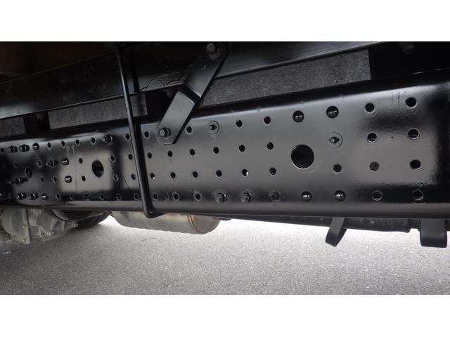 キャンター 超ロング　積載２ｔ　５ＭＴ　車両総重量　４，９６５ｋｇ　荷台内寸　長さ：５００ｃｍ　幅：２０８ｃｍ　高さ：３８ｃｍ　床鉄板　ロープ穴５対　キーレス　ＥＴＣ　フォグ無し　パワーステアリング　パワーウィンドウ（16枚目）