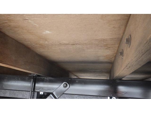 キャンター 超ロング　積載２ｔ　５ＭＴ　車両総重量　４，９６５ｋｇ　荷台内寸　長さ：５００ｃｍ　幅：２０８ｃｍ　高さ：３８ｃｍ　床鉄板　ロープ穴５対　キーレス　ＥＴＣ　フォグ無し　パワーステアリング　パワーウィンドウ（17枚目）