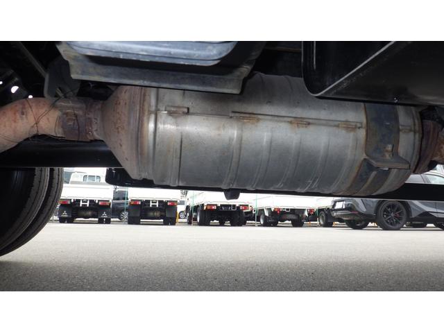 キャンター 超ロング　積載２ｔ　５ＭＴ　車両総重量　４，９６５ｋｇ　荷台内寸　長さ：５００ｃｍ　幅：２０８ｃｍ　高さ：３８ｃｍ　床鉄板　ロープ穴５対　キーレス　ＥＴＣ　フォグ無し　パワーステアリング　パワーウィンドウ（24枚目）
