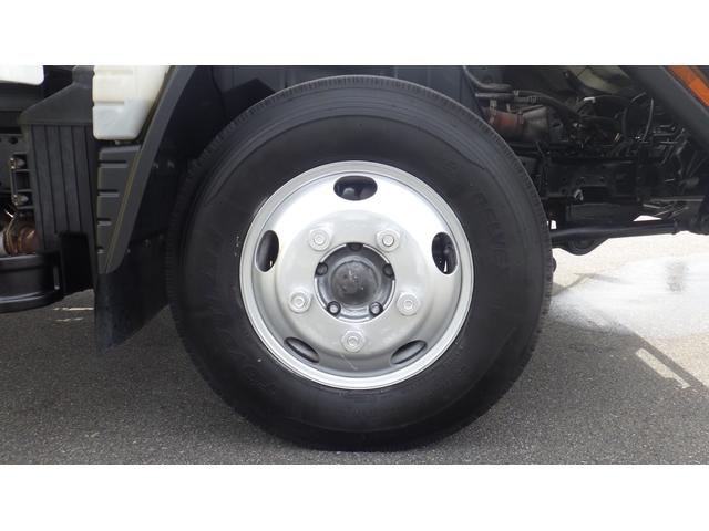 キャンター 超ロング　積載２ｔ　５ＭＴ　車両総重量　４，９６５ｋｇ　荷台内寸　長さ：５００ｃｍ　幅：２０８ｃｍ　高さ：３８ｃｍ　床鉄板　ロープ穴５対　キーレス　ＥＴＣ　フォグ無し　パワーステアリング　パワーウィンドウ（29枚目）