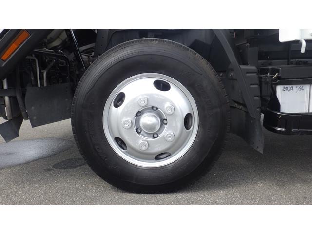 キャンター 超ロング　積載２ｔ　５ＭＴ　車両総重量　４，９６５ｋｇ　荷台内寸　長さ：５００ｃｍ　幅：２０８ｃｍ　高さ：３８ｃｍ　床鉄板　ロープ穴５対　キーレス　ＥＴＣ　フォグ無し　パワーステアリング　パワーウィンドウ（33枚目）