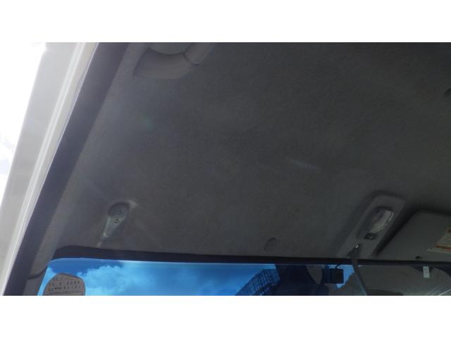 キャンター 超ロング　積載２ｔ　５ＭＴ　車両総重量　４，９６５ｋｇ　荷台内寸　長さ：５００ｃｍ　幅：２０８ｃｍ　高さ：３８ｃｍ　床鉄板　ロープ穴５対　キーレス　ＥＴＣ　フォグ無し　パワーステアリング　パワーウィンドウ（64枚目）