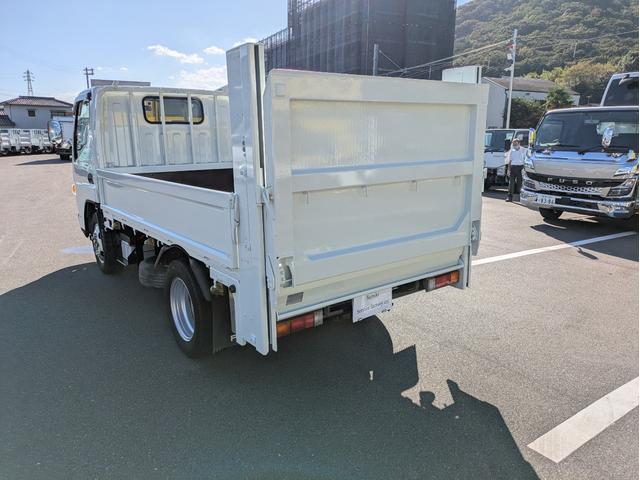 キャンター 　積載２ｔ　５ＭＴ　極東製垂直パワーゲートＶ６００　カーナビ　ＥＴＣ　パワーウインドウ　パワステ　キーレスリモコン　　車両総重量４，７１５ｋｇ　荷台内寸　長さ：３０９ｃｍ　幅：１６１ｃｍ　高さ：３９ｃｍ（8枚目）
