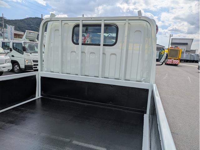 キャンター 　積載２ｔ　５ＭＴ　極東製垂直パワーゲートＶ６００　カーナビ　ＥＴＣ　パワーウインドウ　パワステ　キーレスリモコン　　車両総重量４，７１５ｋｇ　荷台内寸　長さ：３０９ｃｍ　幅：１６１ｃｍ　高さ：３９ｃｍ（15枚目）