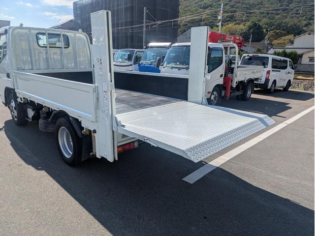 キャンター 　積載２ｔ　５ＭＴ　極東製垂直パワーゲートＶ６００　カーナビ　ＥＴＣ　パワーウインドウ　パワステ　キーレスリモコン　　車両総重量４，７１５ｋｇ　荷台内寸　長さ：３０９ｃｍ　幅：１６１ｃｍ　高さ：３９ｃｍ（22枚目）