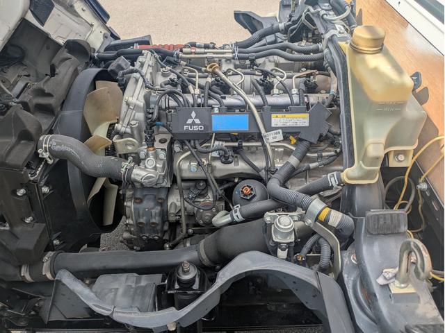 キャンター 　積載２ｔ　５ＭＴ　極東製垂直パワーゲートＶ６００　カーナビ　ＥＴＣ　パワーウインドウ　パワステ　キーレスリモコン　　車両総重量４，７１５ｋｇ　荷台内寸　長さ：３０９ｃｍ　幅：１６１ｃｍ　高さ：３９ｃｍ（32枚目）