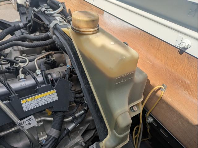 キャンター 　積載２ｔ　５ＭＴ　極東製垂直パワーゲートＶ６００　カーナビ　ＥＴＣ　パワーウインドウ　パワステ　キーレスリモコン　　車両総重量４，７１５ｋｇ　荷台内寸　長さ：３０９ｃｍ　幅：１６１ｃｍ　高さ：３９ｃｍ（35枚目）