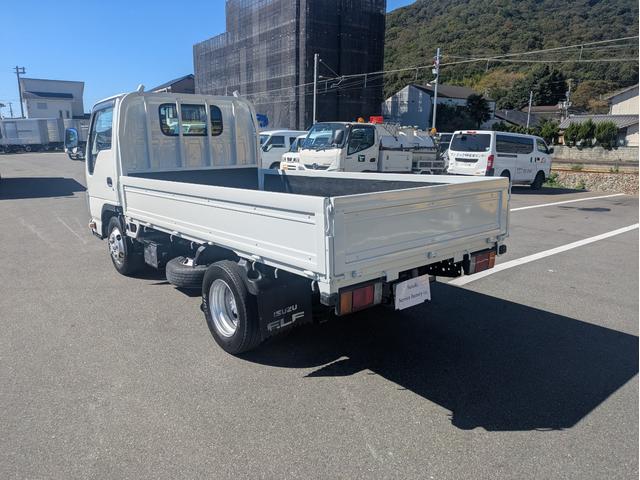 エルフトラック 　積載２ｔ　５ＭＴ　荷台内寸　長さ：３１０ｃｍ　幅１６１ｃｍ　高さ：３８ｃｍ　ＥＴＣ　総重量：４，２７５ｋｇ　坂道発進補助装置　エアコン　パワーステアリング（8枚目）