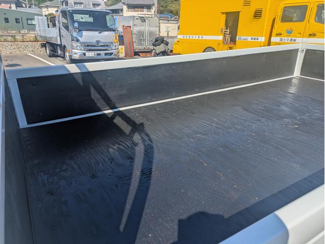 エルフトラック 　積載２ｔ　５ＭＴ　荷台内寸　長さ：３１０ｃｍ　幅１６１ｃｍ　高さ：３８ｃｍ　ＥＴＣ　総重量：４，２７５ｋｇ　坂道発進補助装置　エアコン　パワーステアリング（14枚目）