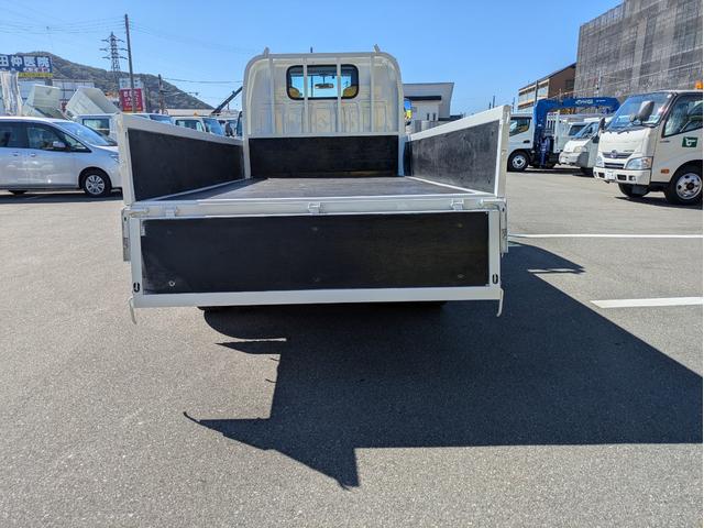 エルフトラック 　積載２ｔ　５ＭＴ　荷台内寸　長さ：３１０ｃｍ　幅１６１ｃｍ　高さ：３８ｃｍ　ＥＴＣ　総重量：４，２７５ｋｇ　坂道発進補助装置　エアコン　パワーステアリング（19枚目）