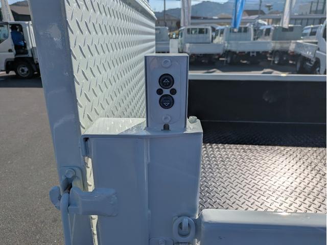 キャンター 全低床 積載2t 5MT 極東製垂直パワーゲート V601 ETC 助手席側電動格納ミラー パワーウインドウ パワステ 車両総重量:4,635kg 荷台内寸 長さ:289cm 幅:161cm 高さ:38cm(13枚目)