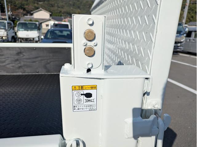 キャンター 全低床 積載2t 5MT 極東製垂直パワーゲート V601 ETC 助手席側電動格納ミラー パワーウインドウ パワステ 車両総重量:4,635kg 荷台内寸 長さ:289cm 幅:161cm 高さ:38cm(14枚目)