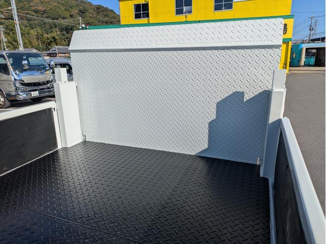 キャンター 全低床 積載2t 5MT 極東製垂直パワーゲート V601 ETC 助手席側電動格納ミラー パワーウインドウ パワステ 車両総重量:4,635kg 荷台内寸 長さ:289cm 幅:161cm 高さ:38cm(15枚目)