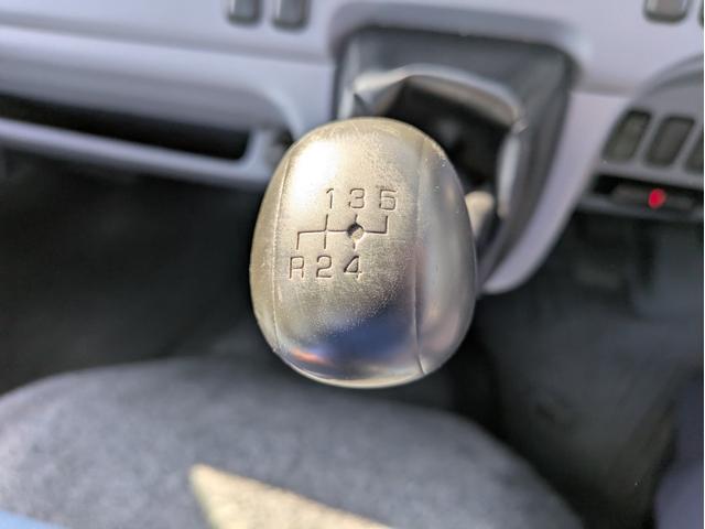 キャンター 全低床 積載2t 5MT 極東製垂直パワーゲート V601 ETC 助手席側電動格納ミラー パワーウインドウ パワステ 車両総重量:4,635kg 荷台内寸 長さ:289cm 幅:161cm 高さ:38cm(27枚目)