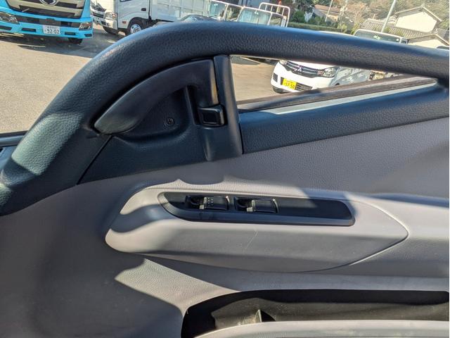 キャンター 全低床 積載2t 5MT 極東製垂直パワーゲート V601 ETC 助手席側電動格納ミラー パワーウインドウ パワステ 車両総重量:4,635kg 荷台内寸 長さ:289cm 幅:161cm 高さ:38cm(36枚目)