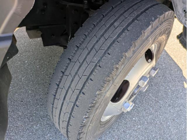 キャンター 全低床 積載2t 5MT 極東製垂直パワーゲート V601 ETC 助手席側電動格納ミラー パワーウインドウ パワステ 車両総重量:4,635kg 荷台内寸 長さ:289cm 幅:161cm 高さ:38cm(47枚目)