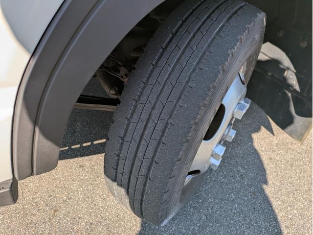 キャンター 全低床 積載2t 5MT 極東製垂直パワーゲート V601 ETC 助手席側電動格納ミラー パワーウインドウ パワステ 車両総重量:4,635kg 荷台内寸 長さ:289cm 幅:161cm 高さ:38cm(48枚目)