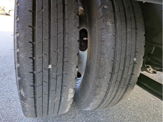 キャンター 全低床 積載2t 5MT 極東製垂直パワーゲート V601 ETC 助手席側電動格納ミラー パワーウインドウ パワステ 車両総重量:4,635kg 荷台内寸 長さ:289cm 幅:161cm 高さ:38cm(50枚目)