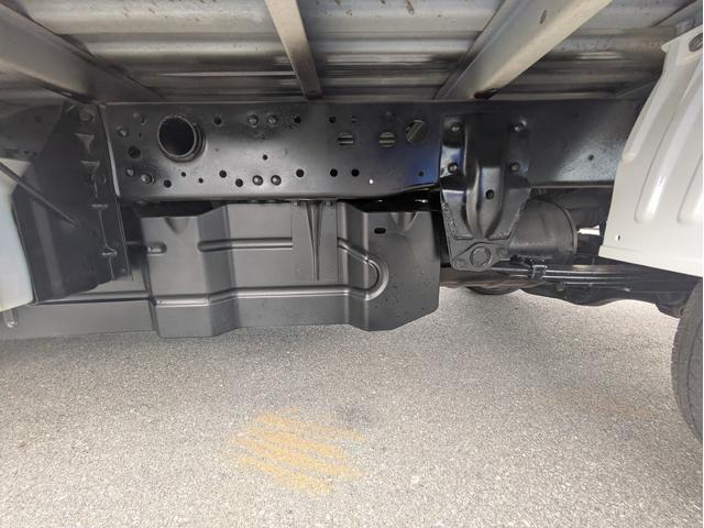 バネットトラック スーパーローDX 積載1t AT 総重量:2,380kg 荷台内寸 長さ:274cm 幅:160cm 高さ:38cm ETC パワーステアリング パワーウインドウ エアコン 排気量:1800cc(28枚目)