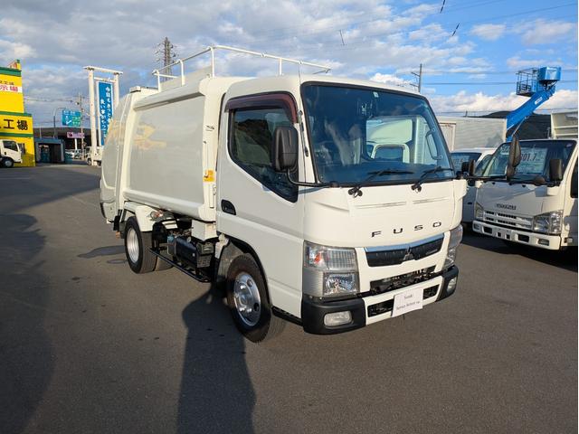 キャンター 　新明和製プレス式塵芥車　４．６立米　積載２．２５ｔ　連続スイッチ　５ＭＴ　車両総重量：６，８２５ｋｇ　ＥＴＣ　バックカメラ　助手席側電動格納ミラー　　路肩灯　フォグランプ　パワーウインドウ（4枚目）