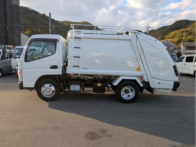 キャンター 　新明和製プレス式塵芥車　４．６立米　積載２．２５ｔ　連続スイッチ　５ＭＴ　車両総重量：６，８２５ｋｇ　ＥＴＣ　バックカメラ　助手席側電動格納ミラー　　路肩灯　フォグランプ　パワーウインドウ（6枚目）