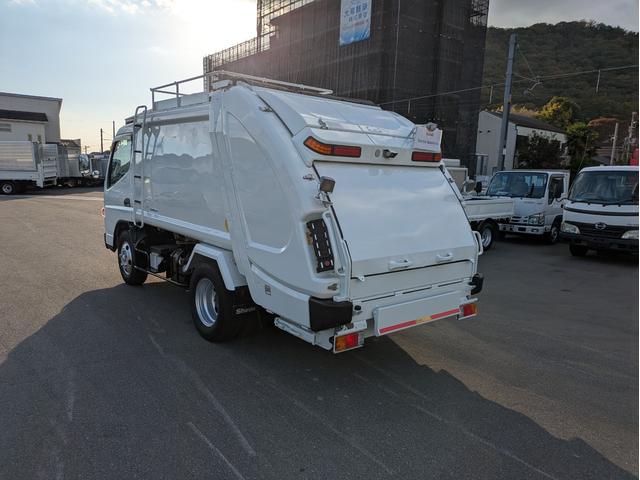 キャンター 　新明和製プレス式塵芥車　４．６立米　積載２．２５ｔ　連続スイッチ　５ＭＴ　車両総重量：６，８２５ｋｇ　ＥＴＣ　バックカメラ　助手席側電動格納ミラー　　路肩灯　フォグランプ　パワーウインドウ（7枚目）