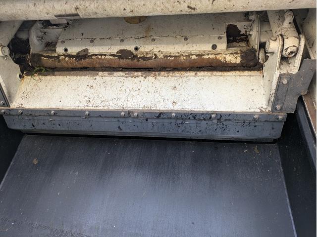 キャンター 　新明和製プレス式塵芥車　４．６立米　積載２．２５ｔ　連続スイッチ　５ＭＴ　車両総重量：６，８２５ｋｇ　ＥＴＣ　バックカメラ　助手席側電動格納ミラー　　路肩灯　フォグランプ　パワーウインドウ（13枚目）