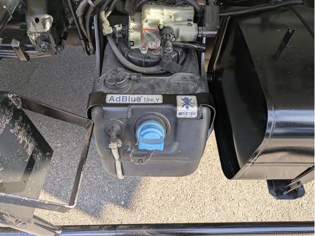 キャンター 　新明和製プレス式塵芥車　４．６立米　積載２．２５ｔ　連続スイッチ　５ＭＴ　車両総重量：６，８２５ｋｇ　ＥＴＣ　バックカメラ　助手席側電動格納ミラー　　路肩灯　フォグランプ　パワーウインドウ（23枚目）