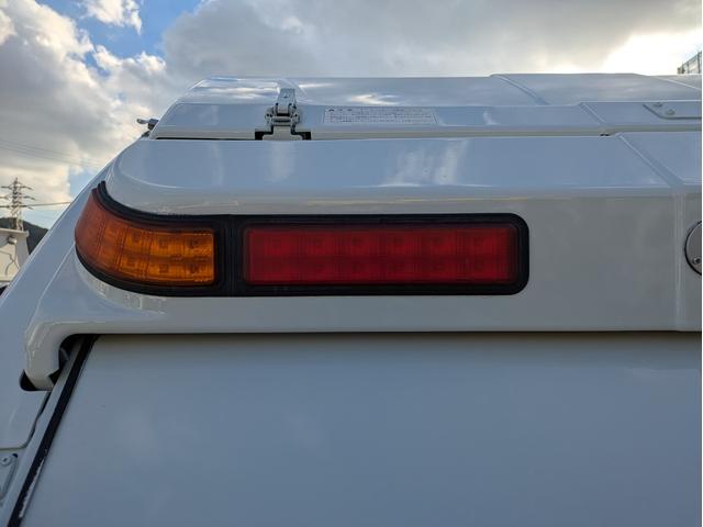 キャンター 　新明和製プレス式塵芥車　４．６立米　積載２．２５ｔ　連続スイッチ　５ＭＴ　車両総重量：６，８２５ｋｇ　ＥＴＣ　バックカメラ　助手席側電動格納ミラー　　路肩灯　フォグランプ　パワーウインドウ（30枚目）