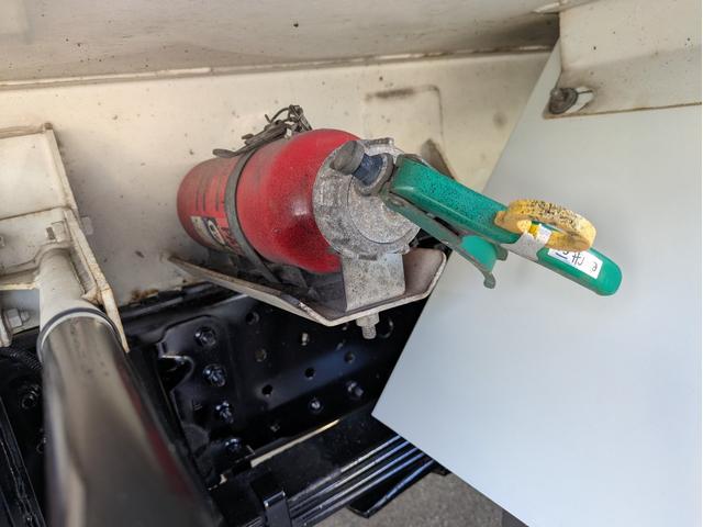 キャンター 　新明和製プレス式塵芥車　４．６立米　積載２．２５ｔ　連続スイッチ　５ＭＴ　車両総重量：６，８２５ｋｇ　ＥＴＣ　バックカメラ　助手席側電動格納ミラー　　路肩灯　フォグランプ　パワーウインドウ（36枚目）