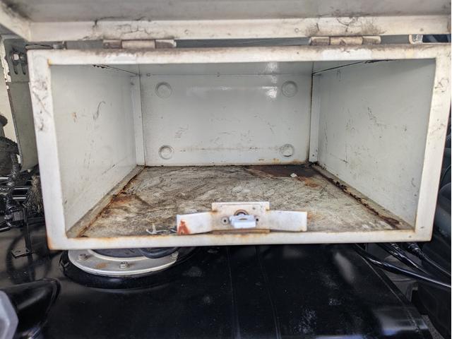 キャンター 　新明和製プレス式塵芥車　４．６立米　積載２．２５ｔ　連続スイッチ　５ＭＴ　車両総重量：６，８２５ｋｇ　ＥＴＣ　バックカメラ　助手席側電動格納ミラー　　路肩灯　フォグランプ　パワーウインドウ（37枚目）