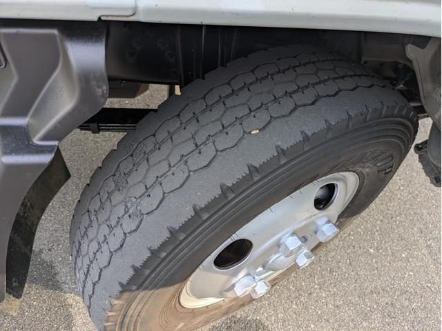 キャンター 　新明和製プレス式塵芥車　４．６立米　積載２．２５ｔ　連続スイッチ　５ＭＴ　車両総重量：６，８２５ｋｇ　ＥＴＣ　バックカメラ　助手席側電動格納ミラー　　路肩灯　フォグランプ　パワーウインドウ（38枚目）