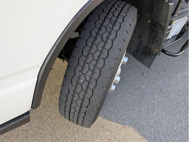 キャンター 　新明和製プレス式塵芥車　４．６立米　積載２．２５ｔ　連続スイッチ　５ＭＴ　車両総重量：６，８２５ｋｇ　ＥＴＣ　バックカメラ　助手席側電動格納ミラー　　路肩灯　フォグランプ　パワーウインドウ（39枚目）