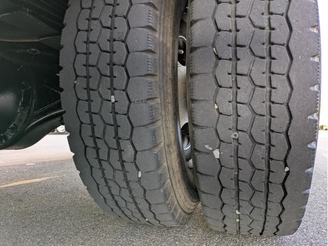 キャンター 　新明和製プレス式塵芥車　４．６立米　積載２．２５ｔ　連続スイッチ　５ＭＴ　車両総重量：６，８２５ｋｇ　ＥＴＣ　バックカメラ　助手席側電動格納ミラー　　路肩灯　フォグランプ　パワーウインドウ（40枚目）