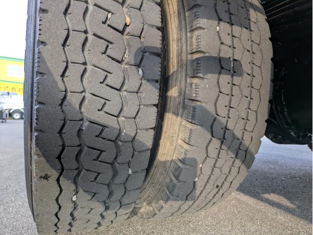 キャンター 　新明和製プレス式塵芥車　４．６立米　積載２．２５ｔ　連続スイッチ　５ＭＴ　車両総重量：６，８２５ｋｇ　ＥＴＣ　バックカメラ　助手席側電動格納ミラー　　路肩灯　フォグランプ　パワーウインドウ（41枚目）