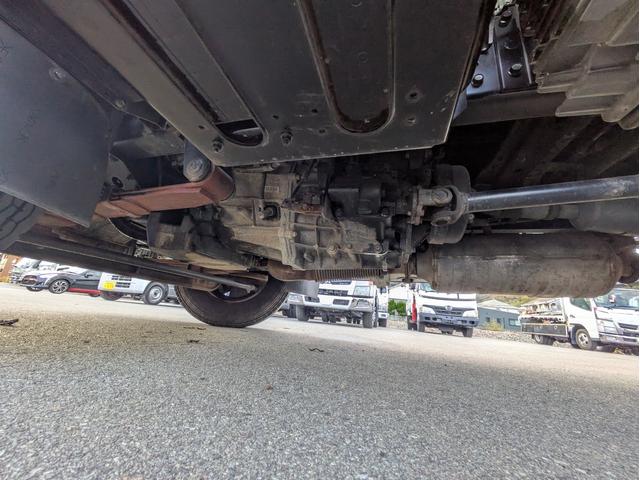 キャンター 　新明和製プレス式塵芥車　４．６立米　積載２．２５ｔ　連続スイッチ　５ＭＴ　車両総重量：６，８２５ｋｇ　ＥＴＣ　バックカメラ　助手席側電動格納ミラー　　路肩灯　フォグランプ　パワーウインドウ（44枚目）