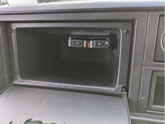 キャンター 　新明和製プレス式塵芥車　４．６立米　積載２．２５ｔ　連続スイッチ　５ＭＴ　車両総重量：６，８２５ｋｇ　ＥＴＣ　バックカメラ　助手席側電動格納ミラー　　路肩灯　フォグランプ　パワーウインドウ（51枚目）