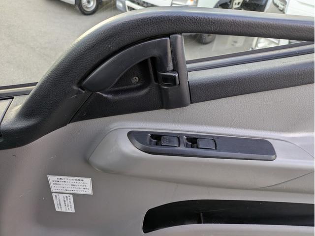 キャンター 　新明和製プレス式塵芥車　４．６立米　積載２．２５ｔ　連続スイッチ　５ＭＴ　車両総重量：６，８２５ｋｇ　ＥＴＣ　バックカメラ　助手席側電動格納ミラー　　路肩灯　フォグランプ　パワーウインドウ（54枚目）