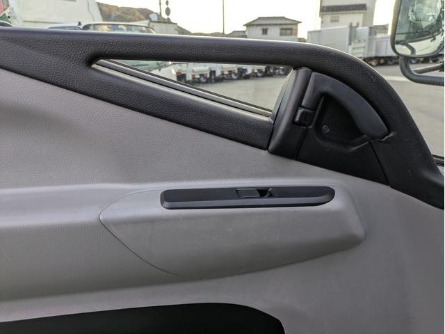 キャンター 　新明和製プレス式塵芥車　４．６立米　積載２．２５ｔ　連続スイッチ　５ＭＴ　車両総重量：６，８２５ｋｇ　ＥＴＣ　バックカメラ　助手席側電動格納ミラー　　路肩灯　フォグランプ　パワーウインドウ（56枚目）