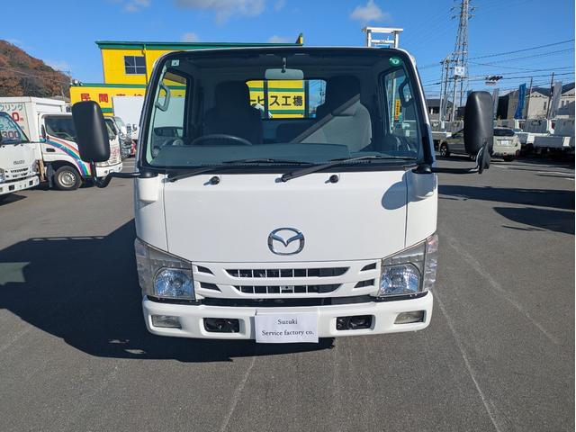 タイタントラック フルワイドロー　積載１．３５ｔ　ＡＴ　新明和製垂直パワーゲート　３，９６５ｋｇ　荷台内寸　長さ：２９０ｃｍ　幅：１６１ｃｍ　高さ：３８ｃｍ　助手席側電動格納ミラー　アイドリングストップ　キーレスリモコン（3枚目）