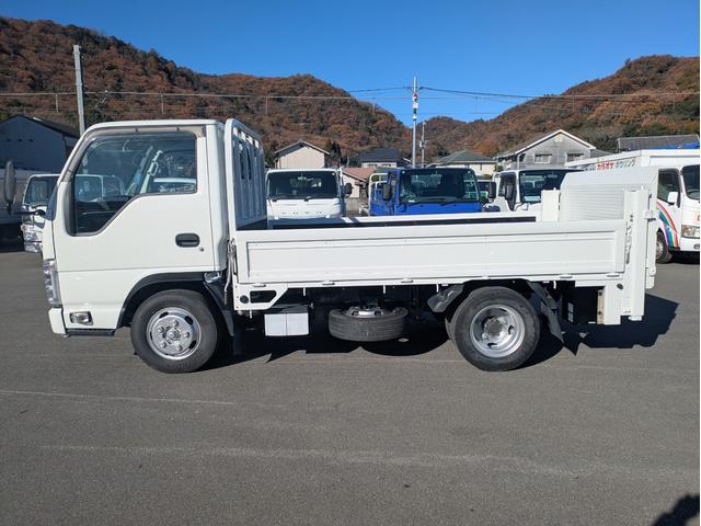 タイタントラック フルワイドロー　積載１．３５ｔ　ＡＴ　新明和製垂直パワーゲート　３，９６５ｋｇ　荷台内寸　長さ：２９０ｃｍ　幅：１６１ｃｍ　高さ：３８ｃｍ　助手席側電動格納ミラー　アイドリングストップ　キーレスリモコン（8枚目）