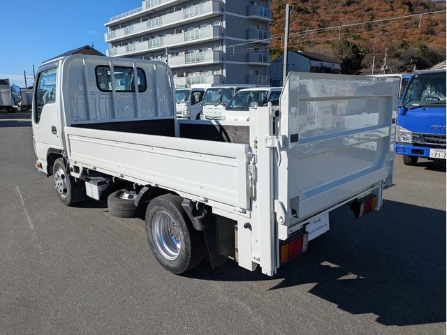 タイタントラック フルワイドロー　積載１．３５ｔ　ＡＴ　新明和製垂直パワーゲート　３，９６５ｋｇ　荷台内寸　長さ：２９０ｃｍ　幅：１６１ｃｍ　高さ：３８ｃｍ　助手席側電動格納ミラー　アイドリングストップ　キーレスリモコン（11枚目）