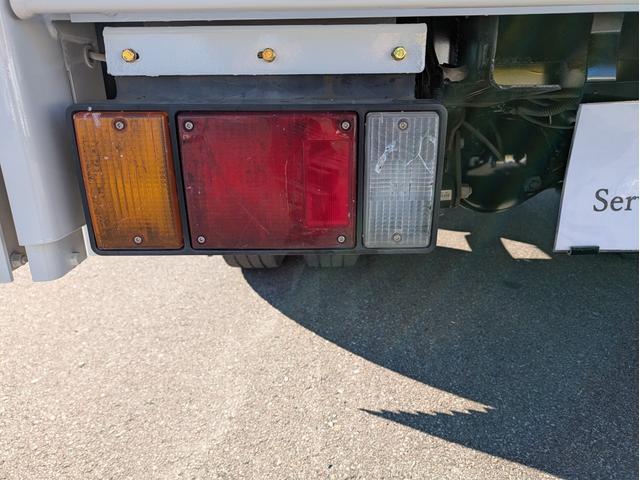 タイタントラック フルワイドロー　積載１．３５ｔ　ＡＴ　新明和製垂直パワーゲート　３，９６５ｋｇ　荷台内寸　長さ：２９０ｃｍ　幅：１６１ｃｍ　高さ：３８ｃｍ　助手席側電動格納ミラー　アイドリングストップ　キーレスリモコン（14枚目）