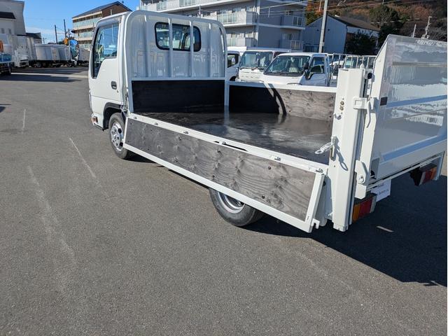 タイタントラック フルワイドロー　積載１．３５ｔ　ＡＴ　新明和製垂直パワーゲート　３，９６５ｋｇ　荷台内寸　長さ：２９０ｃｍ　幅：１６１ｃｍ　高さ：３８ｃｍ　助手席側電動格納ミラー　アイドリングストップ　キーレスリモコン（19枚目）