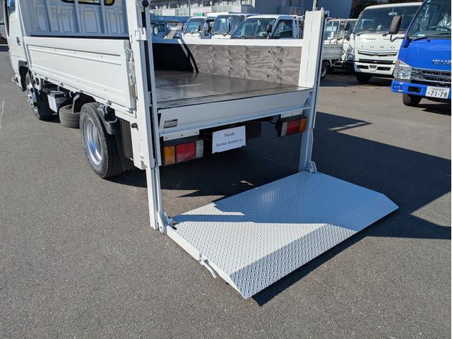 タイタントラック フルワイドロー　積載１．３５ｔ　ＡＴ　新明和製垂直パワーゲート　３，９６５ｋｇ　荷台内寸　長さ：２９０ｃｍ　幅：１６１ｃｍ　高さ：３８ｃｍ　助手席側電動格納ミラー　アイドリングストップ　キーレスリモコン（25枚目）